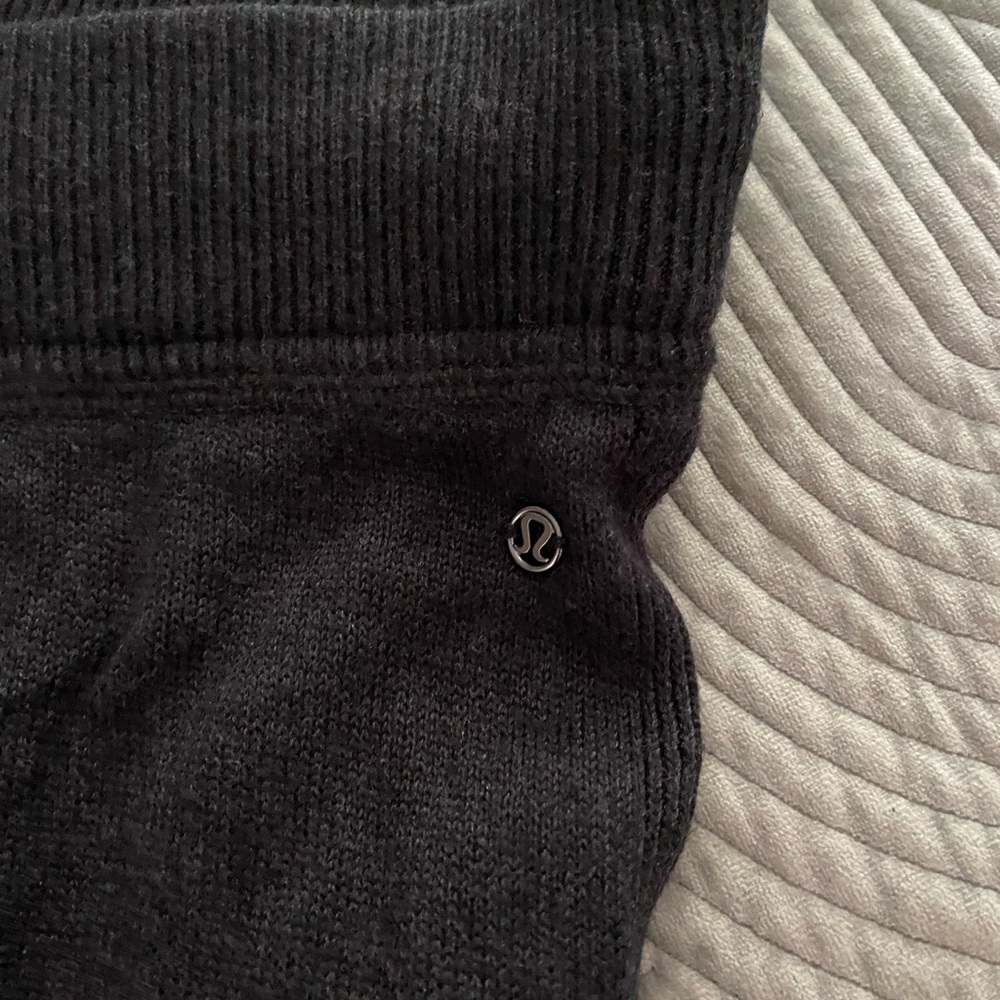 Lululemon size 10 Large Sweater Leggings